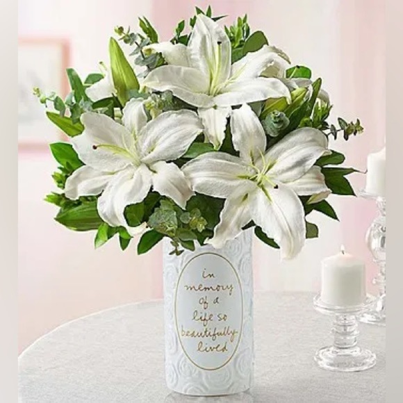 White and Gold Memorial Vase In Memory Of A Life So Beautifully Lived - Picture 3 of 4